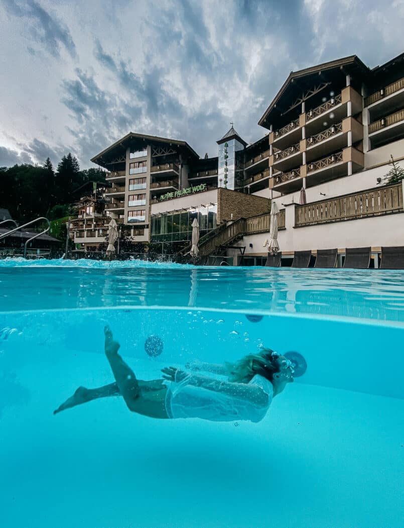 Outdoor Pool im Alpine Palace