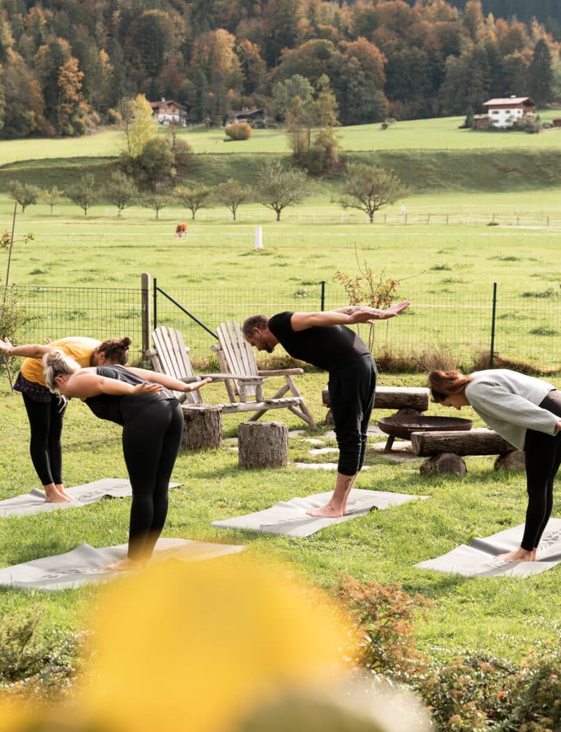 Yoga im Garten im dasKAISER