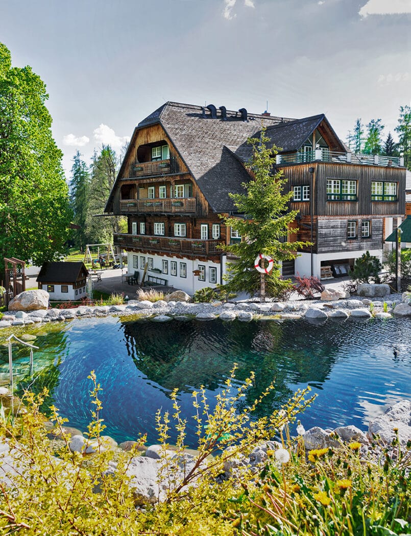 Ramsbergerhof Außenaufnahme Schwimmteich Dachstein